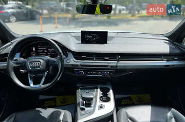 Позашляховик / Кросовер Audi Q7 2018 в 