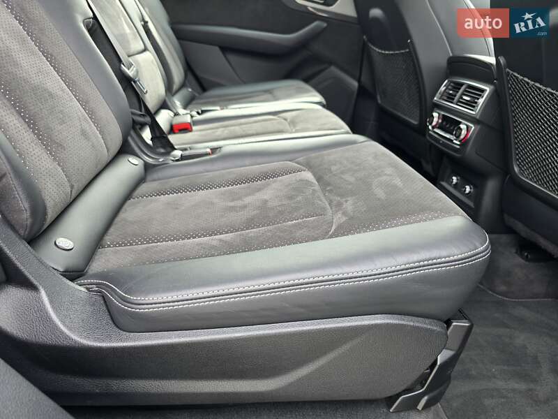 Позашляховик / Кросовер Audi Q7 2018 в Ковелі
