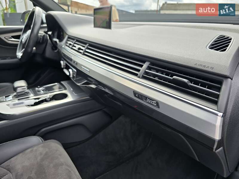 Позашляховик / Кросовер Audi Q7 2018 в Ковелі