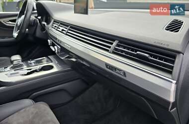 Внедорожник / Кроссовер Audi Q7 2018 в 