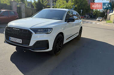 Внедорожник / Кроссовер Audi Q7 2022 в 