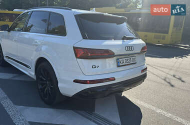 Внедорожник / Кроссовер Audi Q7 2022 в 