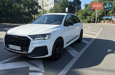 Внедорожник / Кроссовер Audi Q7 2022 в 