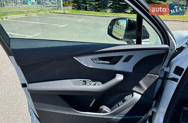 Внедорожник / Кроссовер Audi Q7 2022 в 