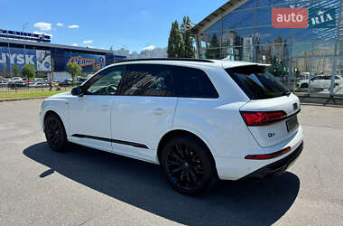 Внедорожник / Кроссовер Audi Q7 2022 в 