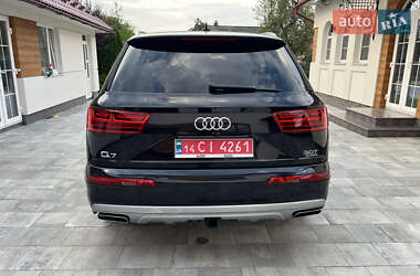 Позашляховик / Кросовер Audi Q7 2018 в 
