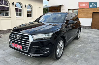 Позашляховик / Кросовер Audi Q7 2018 в 