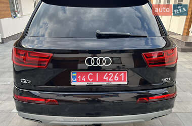 Позашляховик / Кросовер Audi Q7 2018 в 