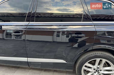 Позашляховик / Кросовер Audi Q7 2018 в 