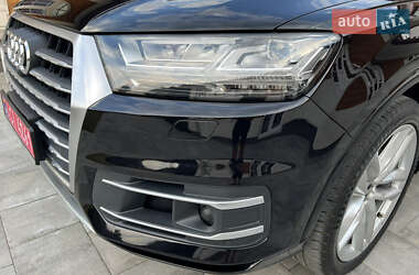 Позашляховик / Кросовер Audi Q7 2018 в 