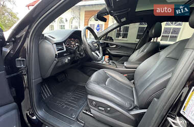 Позашляховик / Кросовер Audi Q7 2018 в 