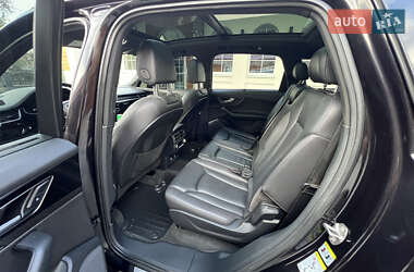 Позашляховик / Кросовер Audi Q7 2018 в 