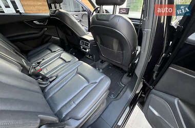 Позашляховик / Кросовер Audi Q7 2018 в 