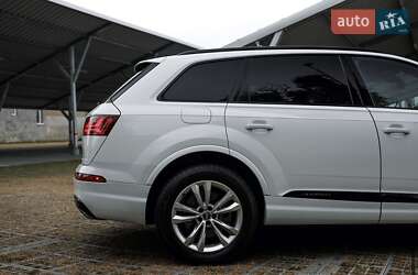 Позашляховик / Кросовер Audi Q7 2017 в 