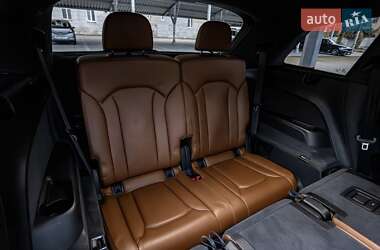 Позашляховик / Кросовер Audi Q7 2017 в 