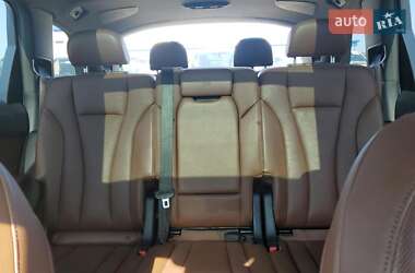 Позашляховик / Кросовер Audi Q7 2018 в 