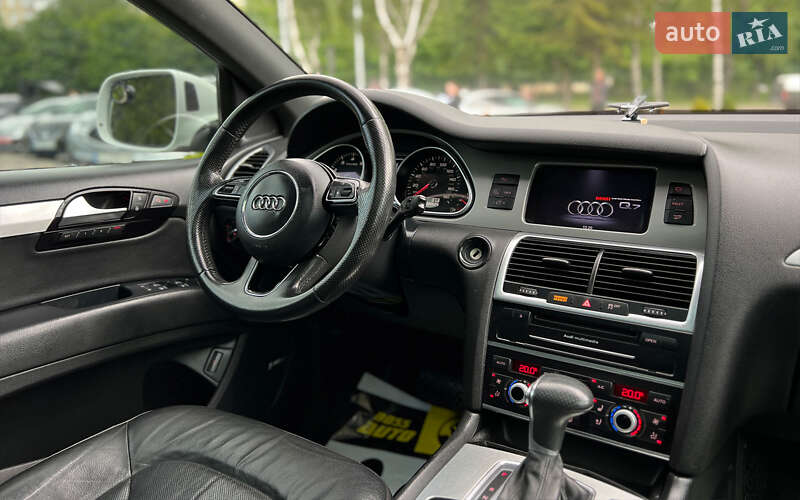 Позашляховик / Кросовер Audi Q7 2015 в Львові