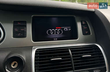 Позашляховик / Кросовер Audi Q7 2015 в 