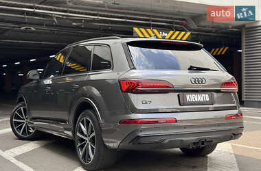Позашляховик / Кросовер Audi Q7 2020 в 