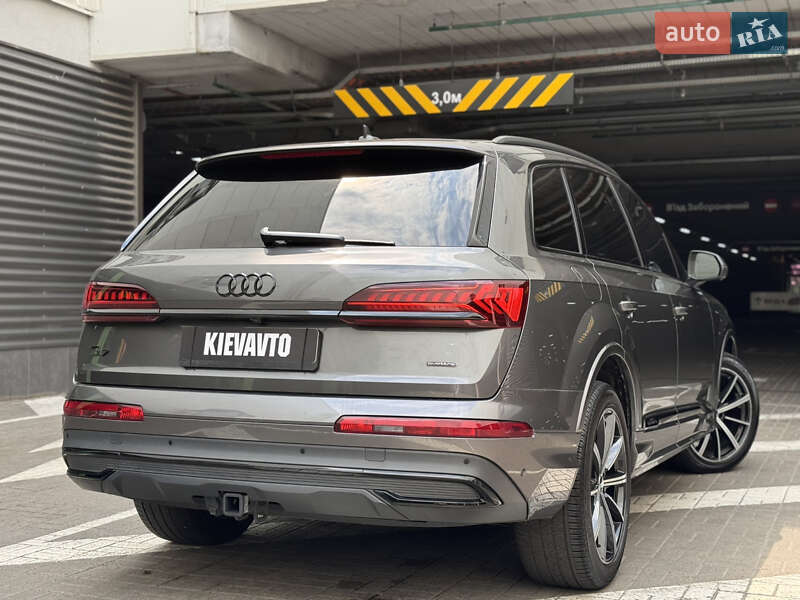 Внедорожник / Кроссовер Audi Q7 2020 в Киеве