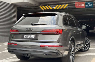 Позашляховик / Кросовер Audi Q7 2020 в 