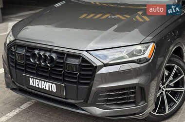 Позашляховик / Кросовер Audi Q7 2020 в 