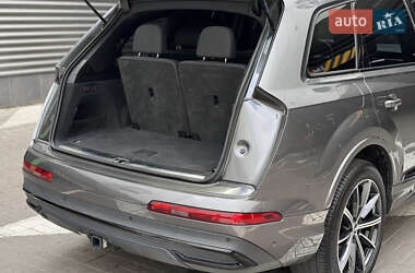 Позашляховик / Кросовер Audi Q7 2020 в 
