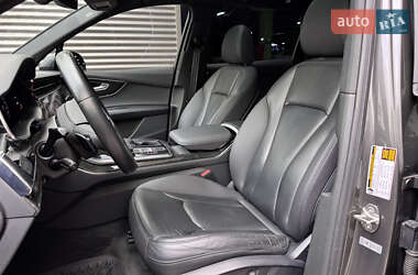 Позашляховик / Кросовер Audi Q7 2020 в 