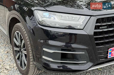 Позашляховик / Кросовер Audi Q7 2017 в 