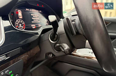 Позашляховик / Кросовер Audi Q7 2017 в 