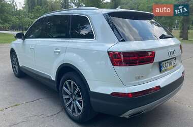 Позашляховик / Кросовер Audi Q7 2015 в 