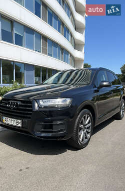 Позашляховик / Кросовер Audi Q7 2017 в 