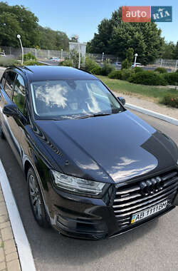 Позашляховик / Кросовер Audi Q7 2017 в 