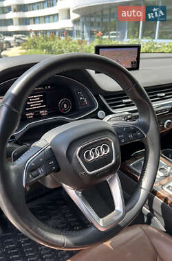 Позашляховик / Кросовер Audi Q7 2017 в 