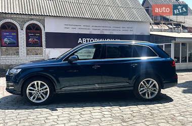 Позашляховик / Кросовер Audi Q7 2018 в 