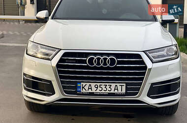 Позашляховик / Кросовер Audi Q7 2017 в 
