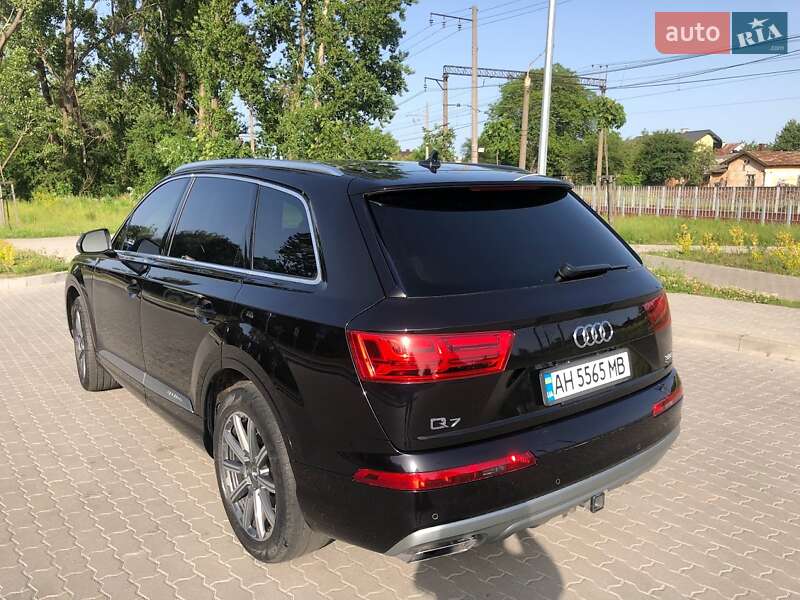 Позашляховик / Кросовер Audi Q7 2017 в Сумах
