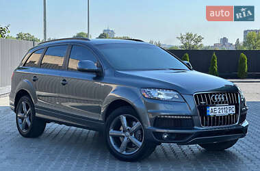 Позашляховик / Кросовер Audi Q7 2015 в 