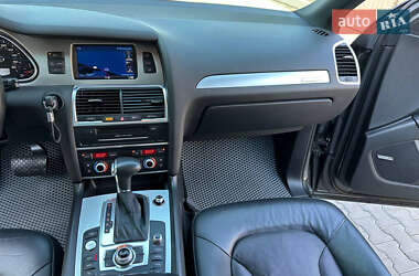Позашляховик / Кросовер Audi Q7 2015 в 