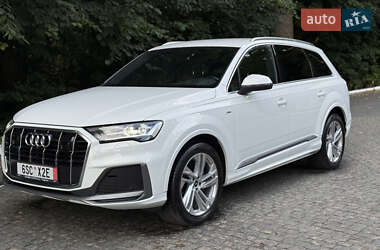 Позашляховик / Кросовер Audi Q7 2022 в 