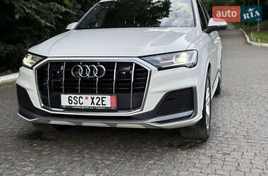Позашляховик / Кросовер Audi Q7 2022 в 