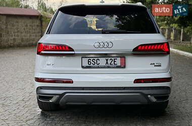 Позашляховик / Кросовер Audi Q7 2022 в 