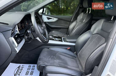 Позашляховик / Кросовер Audi Q7 2022 в 