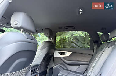 Позашляховик / Кросовер Audi Q7 2022 в 