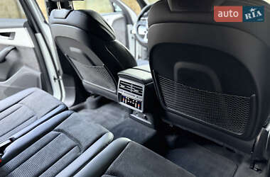 Позашляховик / Кросовер Audi Q7 2022 в 