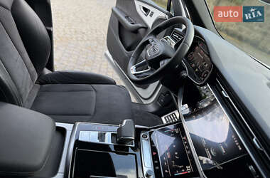 Позашляховик / Кросовер Audi Q7 2022 в 