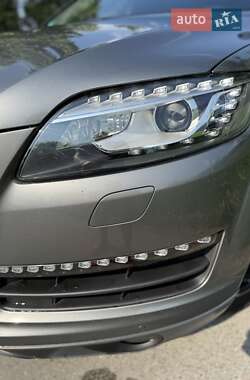 Позашляховик / Кросовер Audi Q7 2015 в 