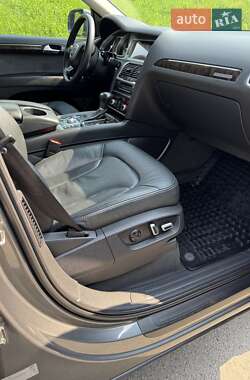 Позашляховик / Кросовер Audi Q7 2015 в 