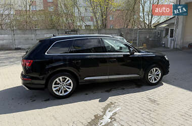 Позашляховик / Кросовер Audi Q7 2017 в 