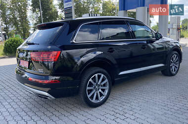 Позашляховик / Кросовер Audi Q7 2018 в 
